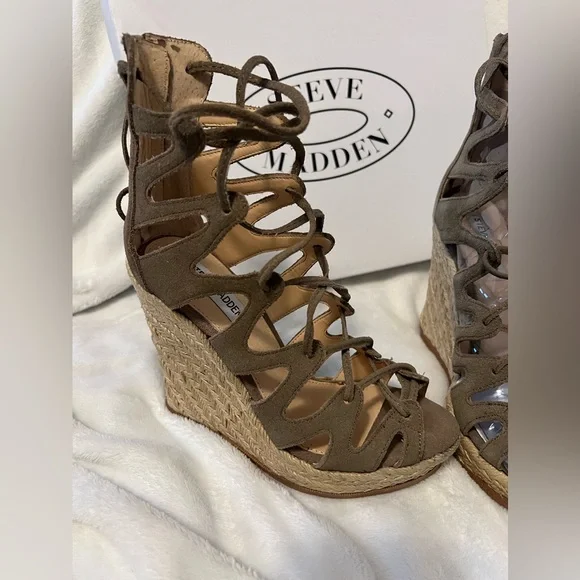 NWT Vintage Steve Madden Theea Women's Taupe Strappy Cut Out Wedge Sandals - Picture 2 of 5